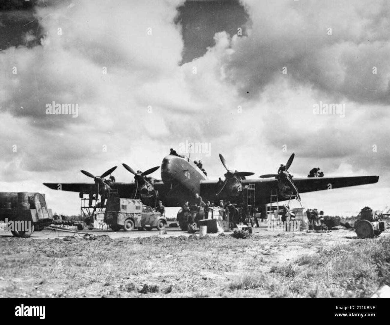 Royal Air Force- Fighter Command, Tactical Air Force, 1943. A Handley Page Halifax B Mark V Series I (Special) of No. 295 Squadron RAF undergoes a 24-hour overhaul in a dispersal at Holmsley South, Hampshire. Stock Photo