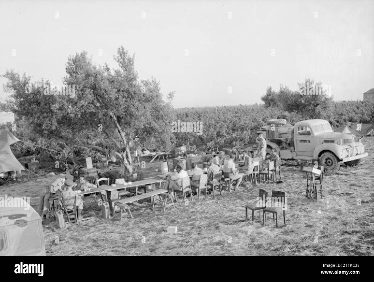 Royal Air Force- Italy, the Balkans and South-east Europe, 1942-1945. Officers of No. 244 Wing RAF relax at their open air Officers' Mess at Pachino, Sicily Stock Photo