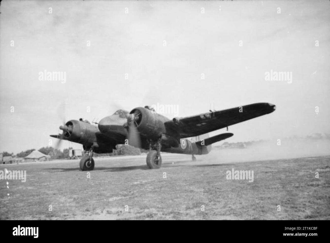 Aircraft of the Royal Air Force 1939-1945- Bristol Type 156 Beaufighter. Beaufighter Mark VIF, V8380 'K', of No. 89 Squadron RAF, running up its engines at Castel Benito, Libya. This aircraft is equipped with AI Mark IV air-interception radar Stock Photo