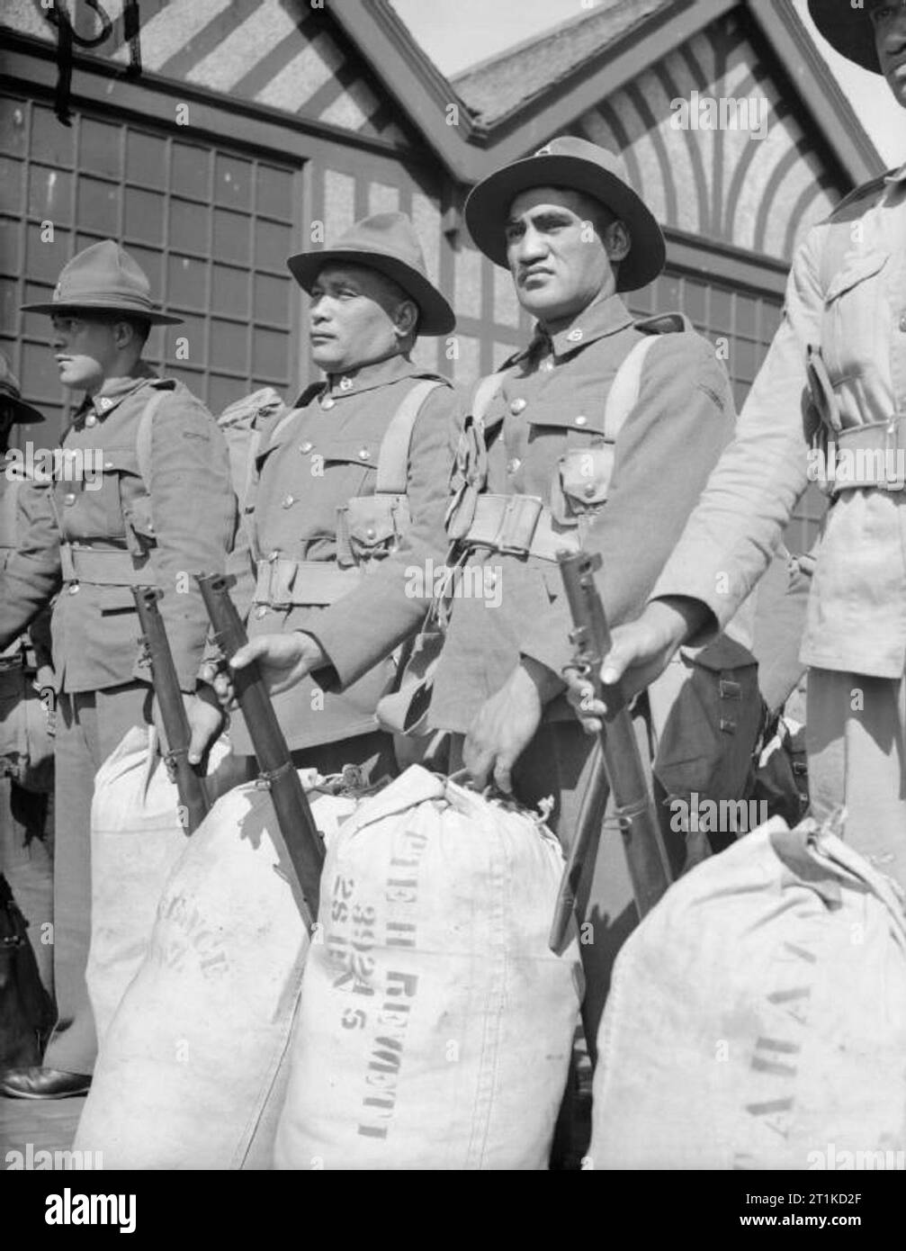 Dominion and Empire Forces in the United Kingdom, 1939-1945 Men of the 28th (Maori) Battalion, New Zealand Expeditionary Force, after disembarking at Gourock in Scotland, 17 June 1940. Stock Photo