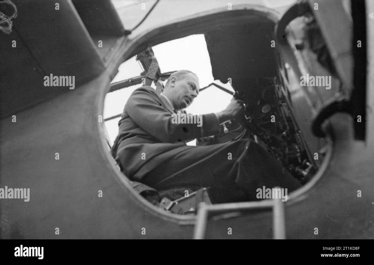 The Polish Air Force in Britain, 1940-1947 The Duke of Gloucester, Prince Henry, at the controls of a De Havilland Mosquito Mark II of No. 307 Polish Night Fighter Squadron RAF during his visit to Fairwood Common, Glamorganshire. Stock Photo