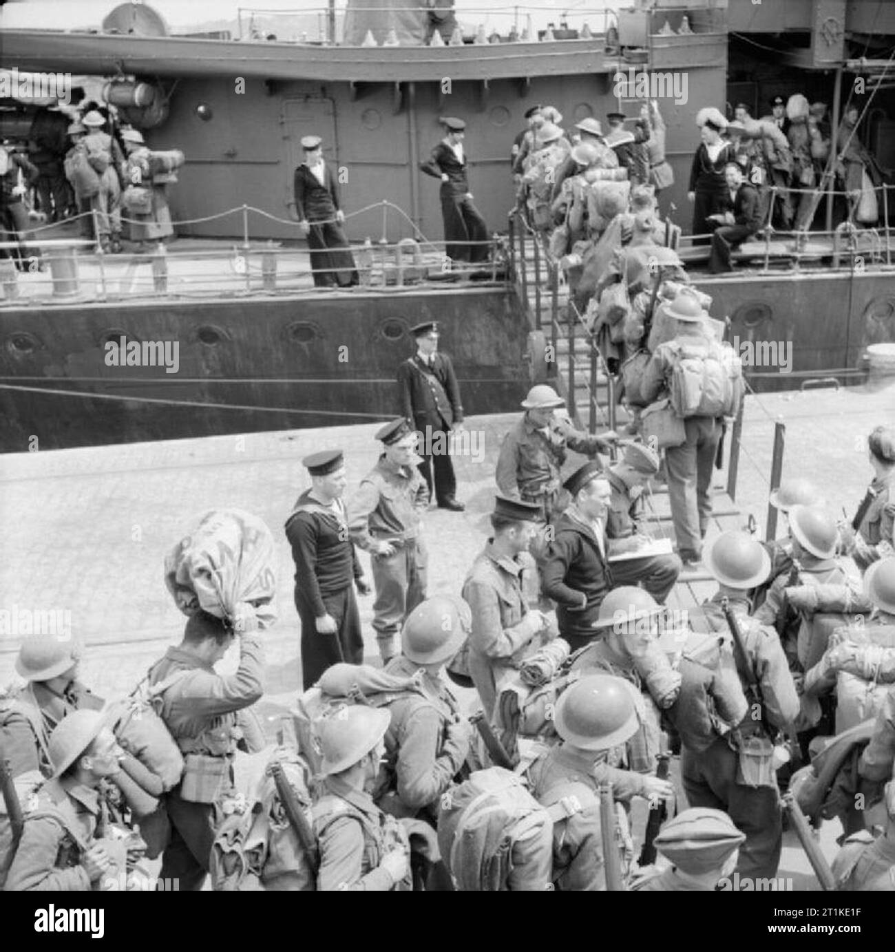 The British Army in France 1940 Troops board a destroyer at Brest ...