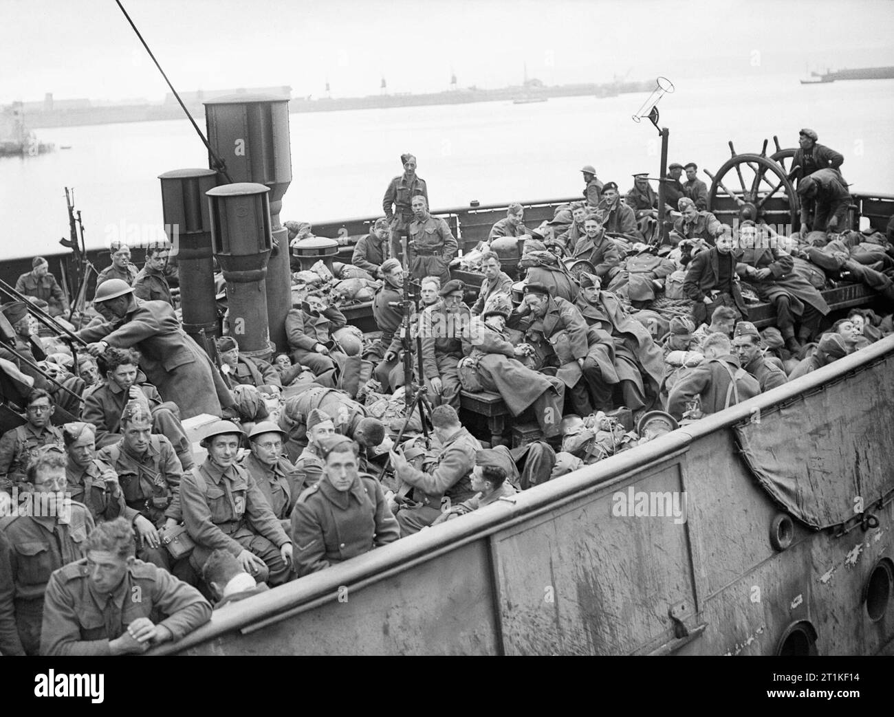 Dunkirk and the Retreat From France 1940 RAF personnel on the deck of a ...