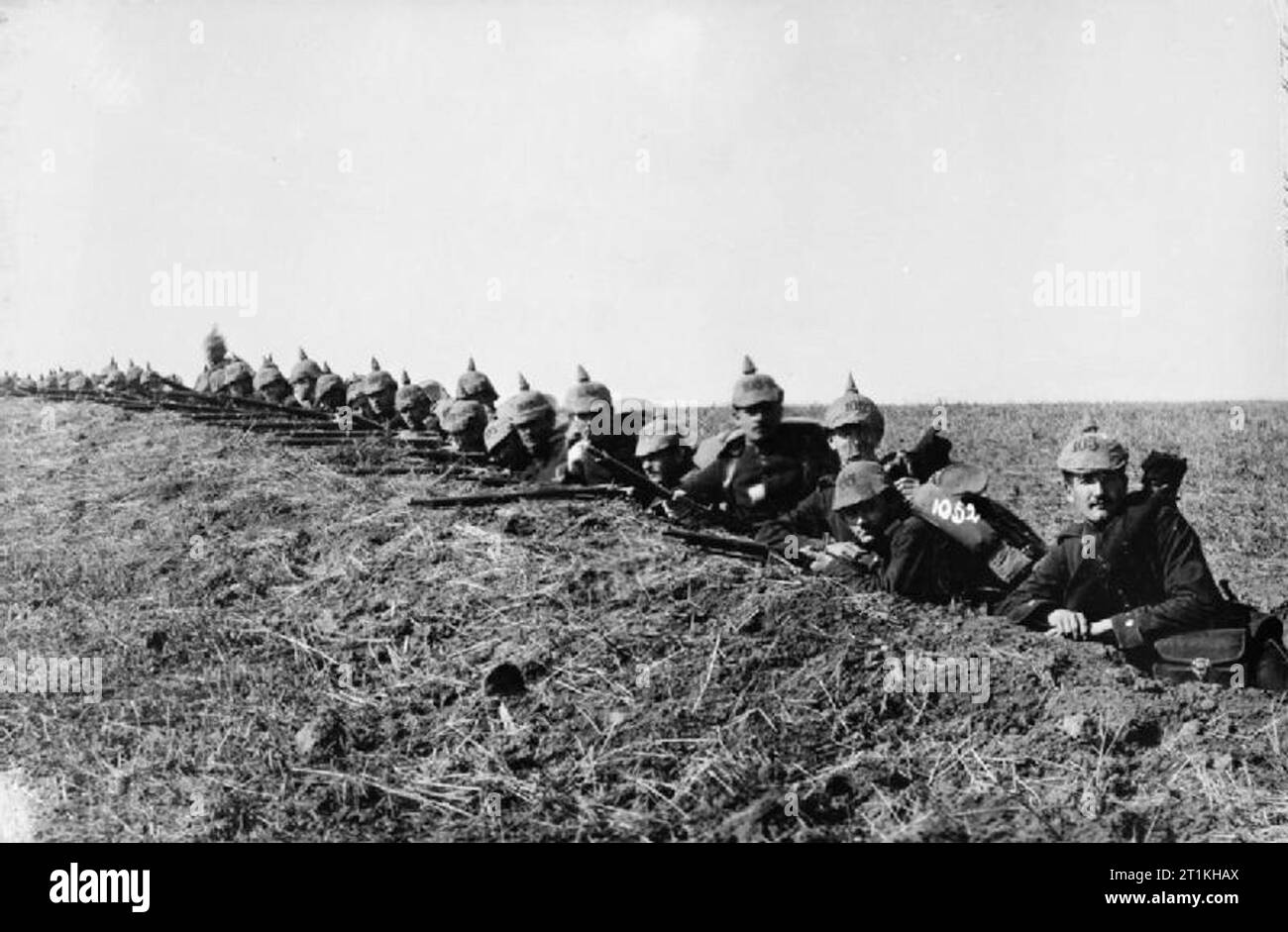 The Imperial German Army 1890 - 1913 Men of 105 Regiment entrenched during the manoeuvres of 1899. Stock Photo