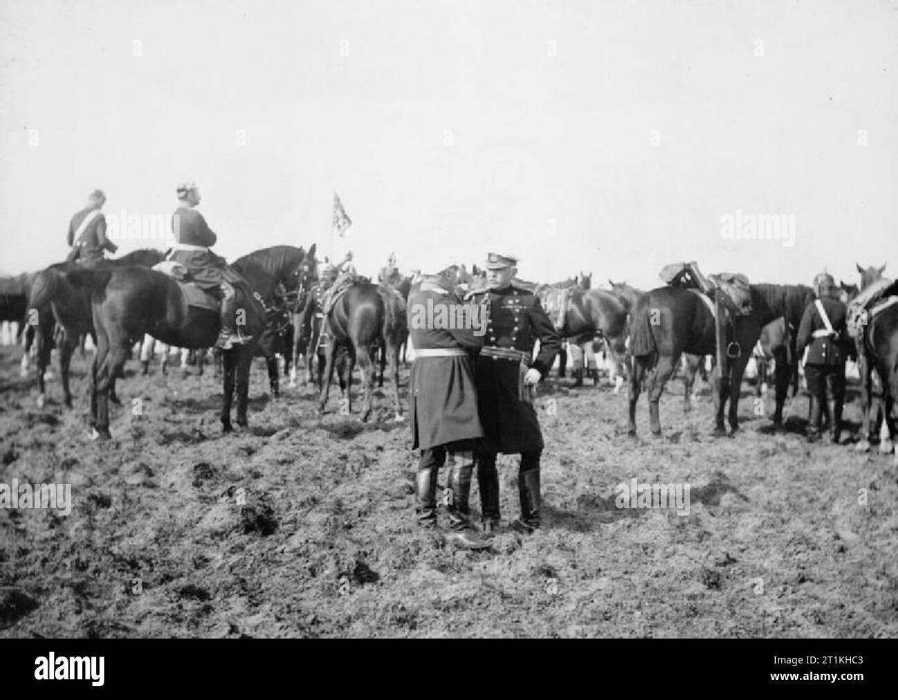 The Imperial German Army 1890 - 1913 General Sir Thomas Kelly-Kenny, Adjutant General to the British Army, in conversation with a German officer during the manoeuvres of 1902. Stock Photo