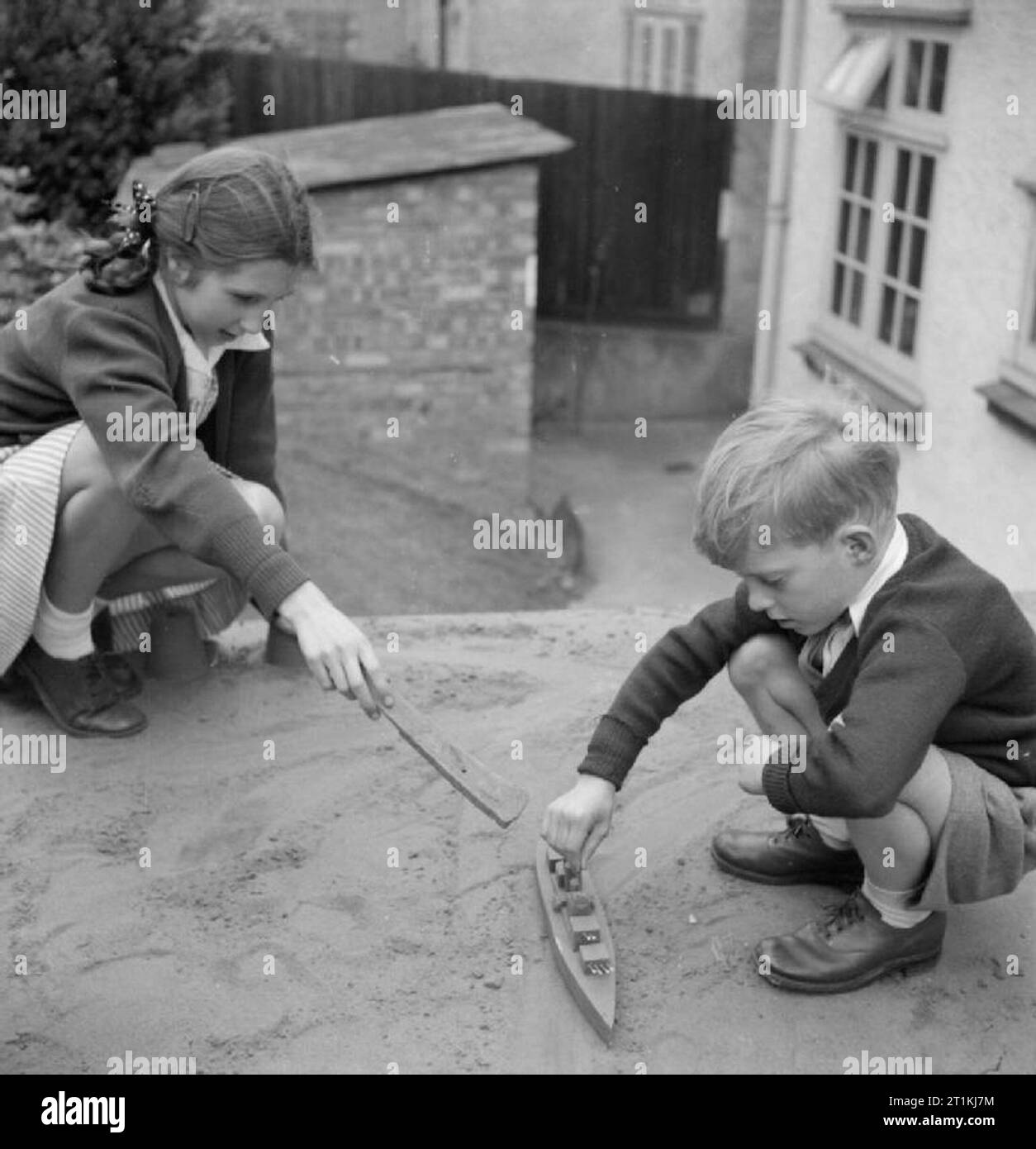 children-at-play-in-wartime-britain-1944-two-young-children-play-in-a