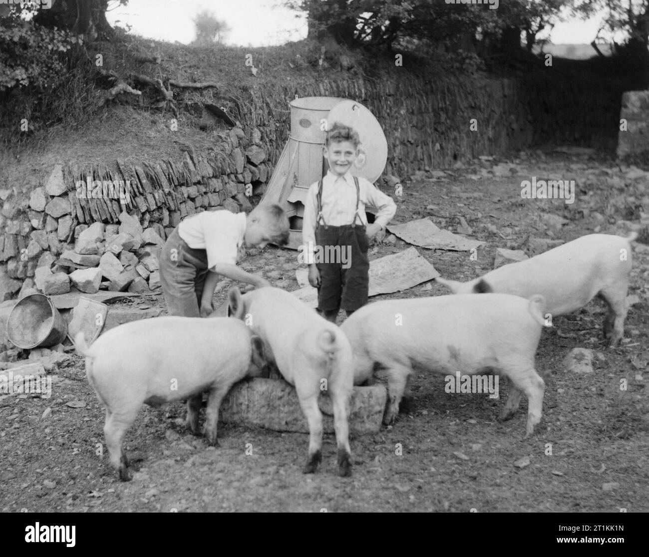 Evacuees world war 2 farm hi-res stock photography and images - Alamy