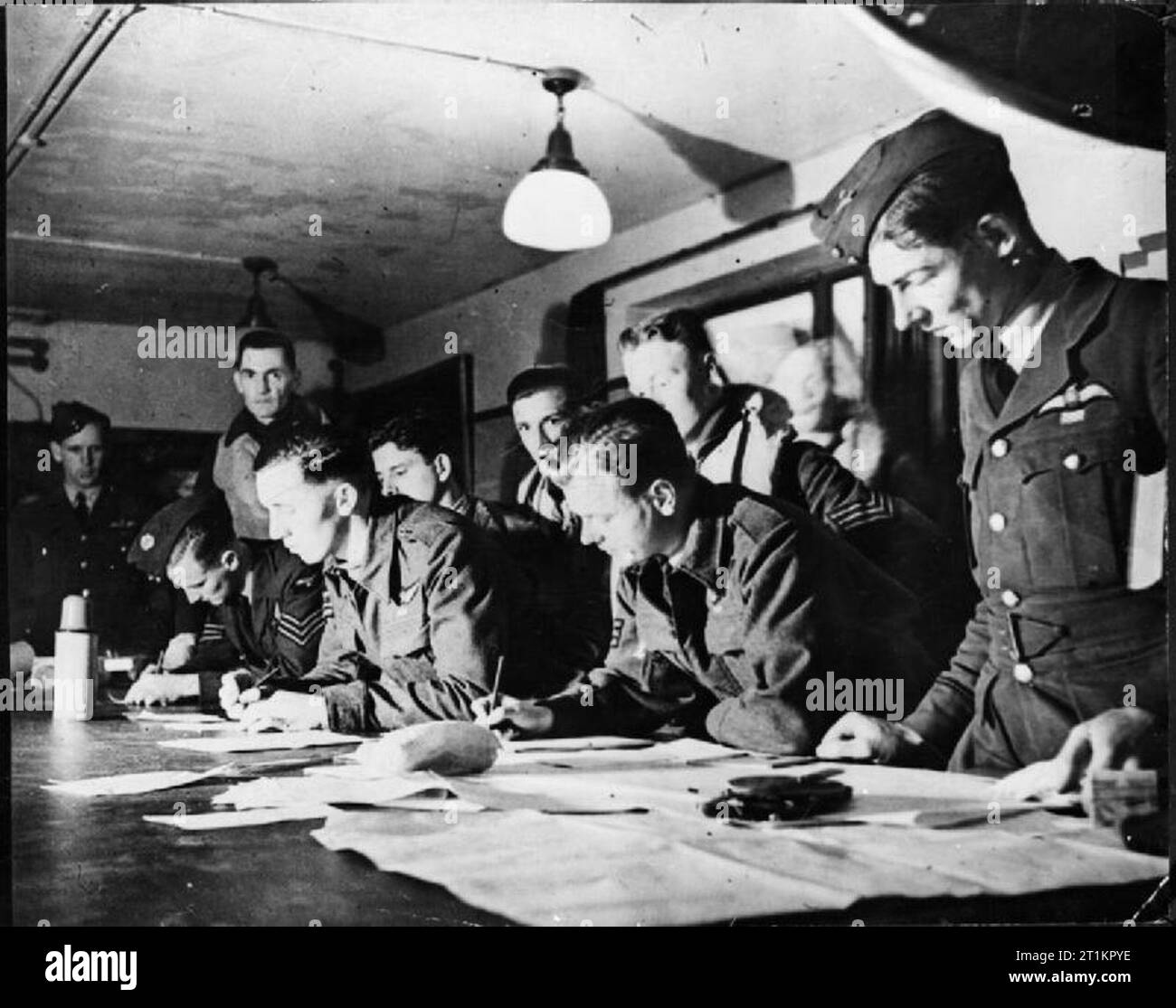 Royal Air Force Bomber Command 1939-1941. Pilots and navigators plot courses to and from their target, following a briefing at Oakington, Cambridgeshire.. Stock Photo