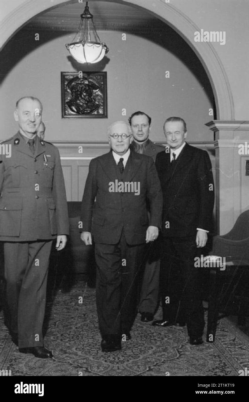 The Polish Government in Exile during the Second World War Walking towards the camera following a meeting are: Polish Prime Minister General W?adys?aw Sikorski, British Chancellor of the Exchequer Sir Kingsley Wood, Major Victor Cazalet MP, and Henryk Strasburger, the Polish Minister of Finance. Stock Photo