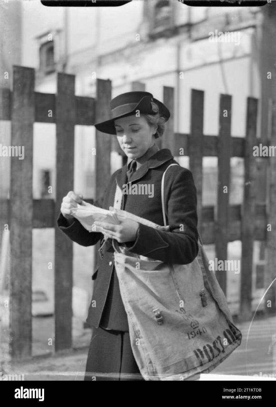 Postwoman ww2 hires stock photography and images Alamy