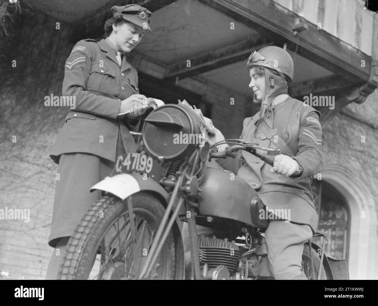 World War Two Motorbike Black And White Stock Photos Images Alamy world-war-two-motorbike-black-and-white-stock-photos-images-alamy