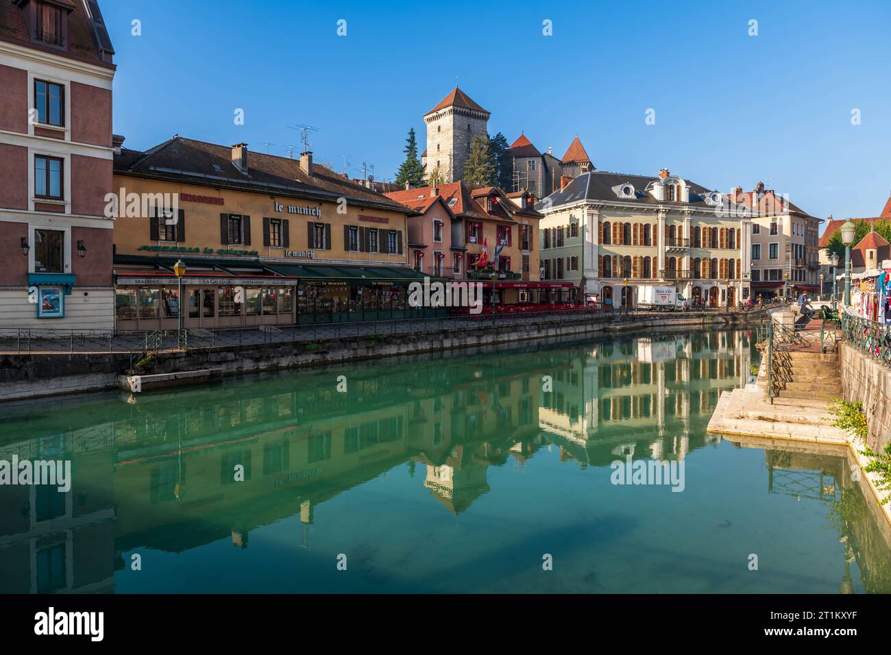 Quai de l'ile and Quai Perrière, on the Thiou river, and the Palais de