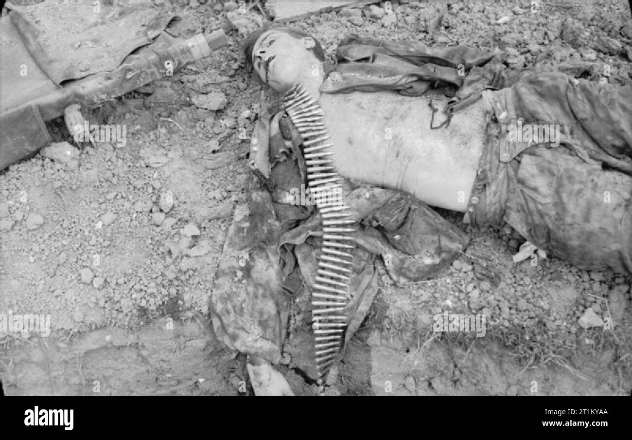 The British Army in Normandy 1944 The body of a German soldier from the 25th Panzer Grenadier Regiment at Malon, 9 July 1944. Stock Photo