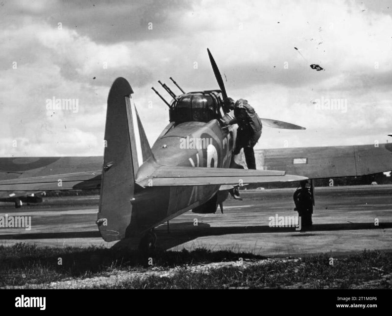 RAF Fighter Command 1940 An air gunner climbs into a Boulton Paul Defiant of No. 264 Squadron, July 1940. Stock Photo