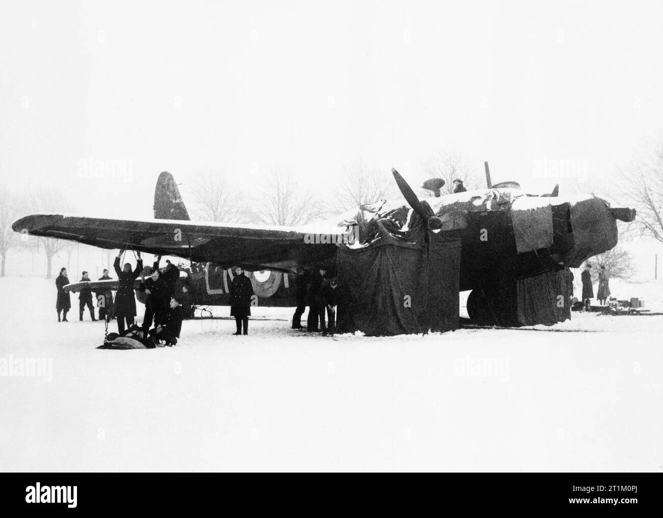 Royal Air Force Bomber Command 1939-45 Ground staff working on a