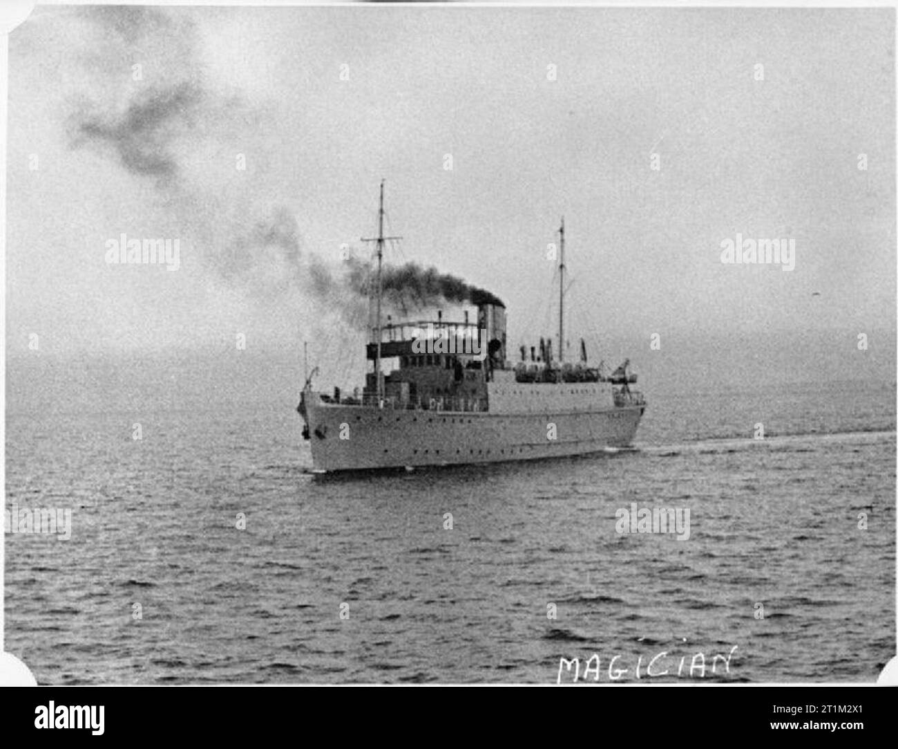 hmhs-magician-underway-at-sea-stock-photo-alamy