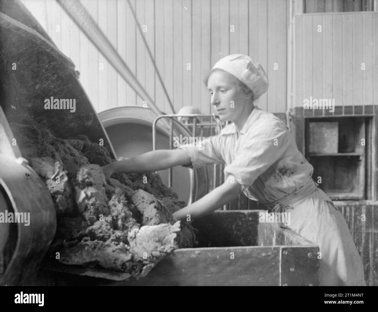 Industry during the First World War A female worker operates a biscuit ...