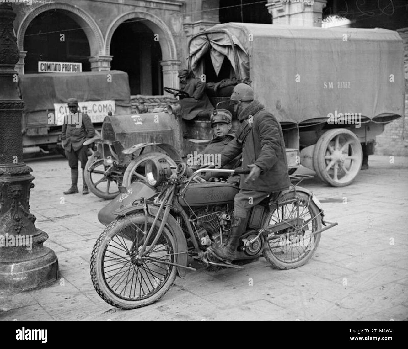 Military Motorcycles of the First World War INDIAN 999 cc twin cylinder machine fitted with a sidecar being used by two Italian army officers. Stock Photo