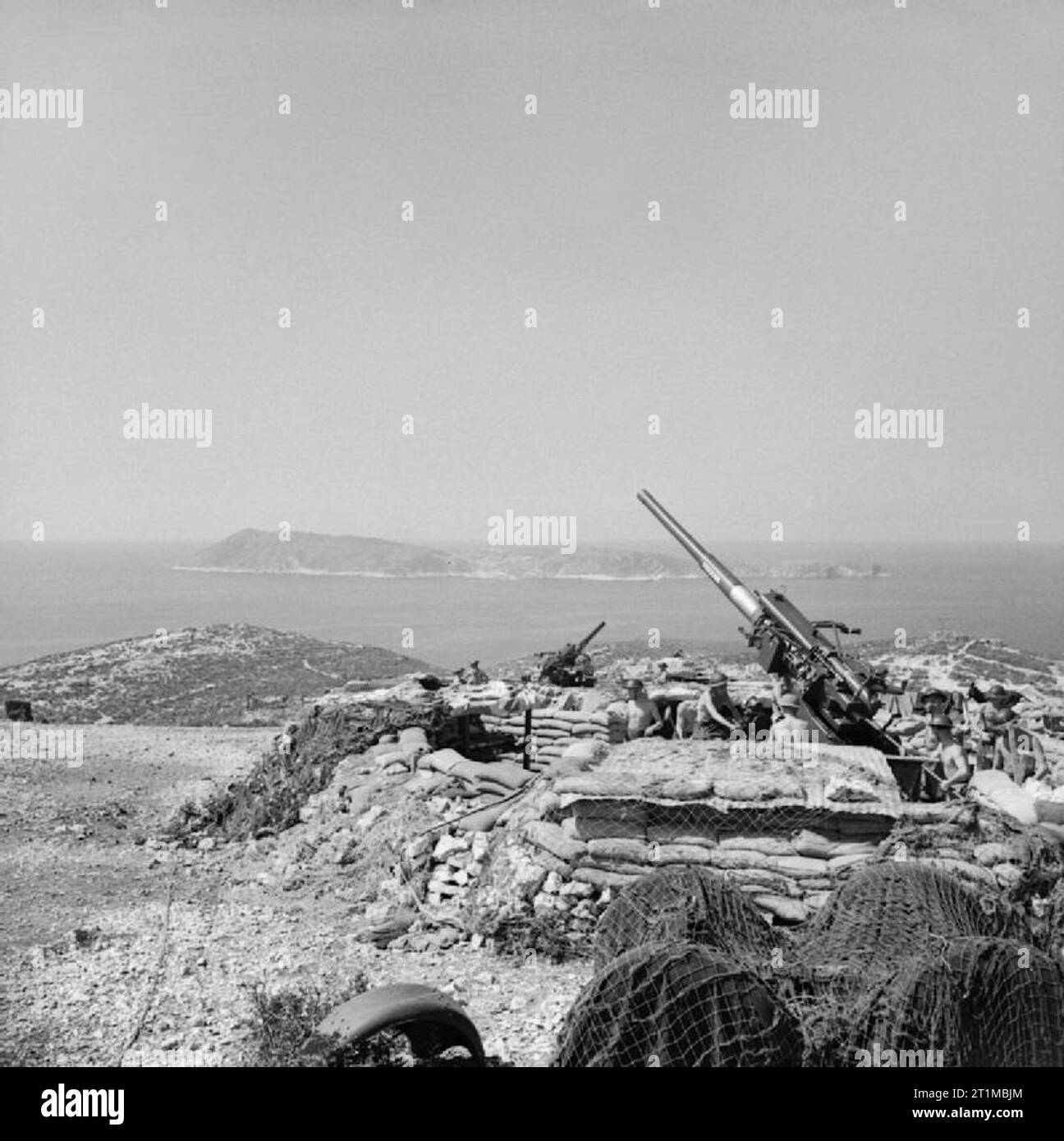The British Army in the Adriatic 1944 3.7-inch guns of 64th Heavy Anti-Aircraft Regiment on the island of Vis off the coast of Yugoslavia, August 1944. Stock Photo