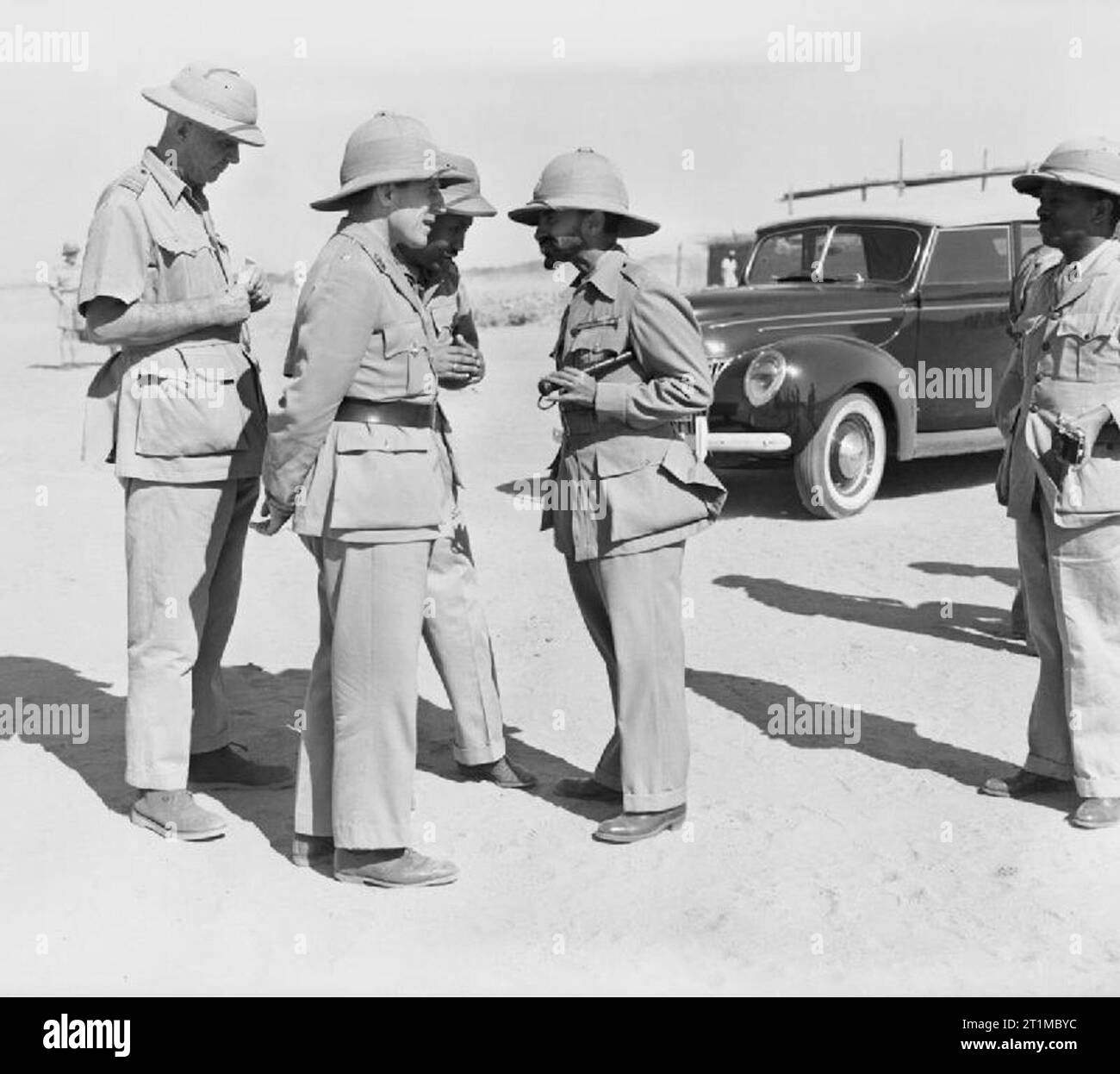 British Generals 1939-1945 Major General O C Wingate (1903 - 1944): Wingate, 'Gideon Force' Commander, talking with the Emperor Haile Selassie of Abyssinia. Stock Photo