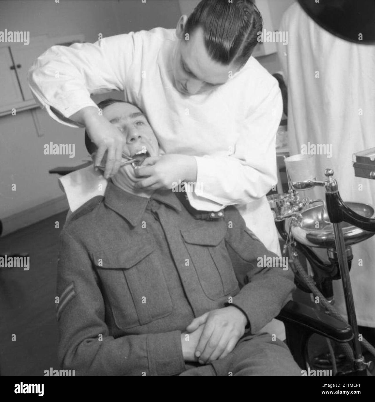 The British Army in the United Kingdom 193945 A dentist at work at the