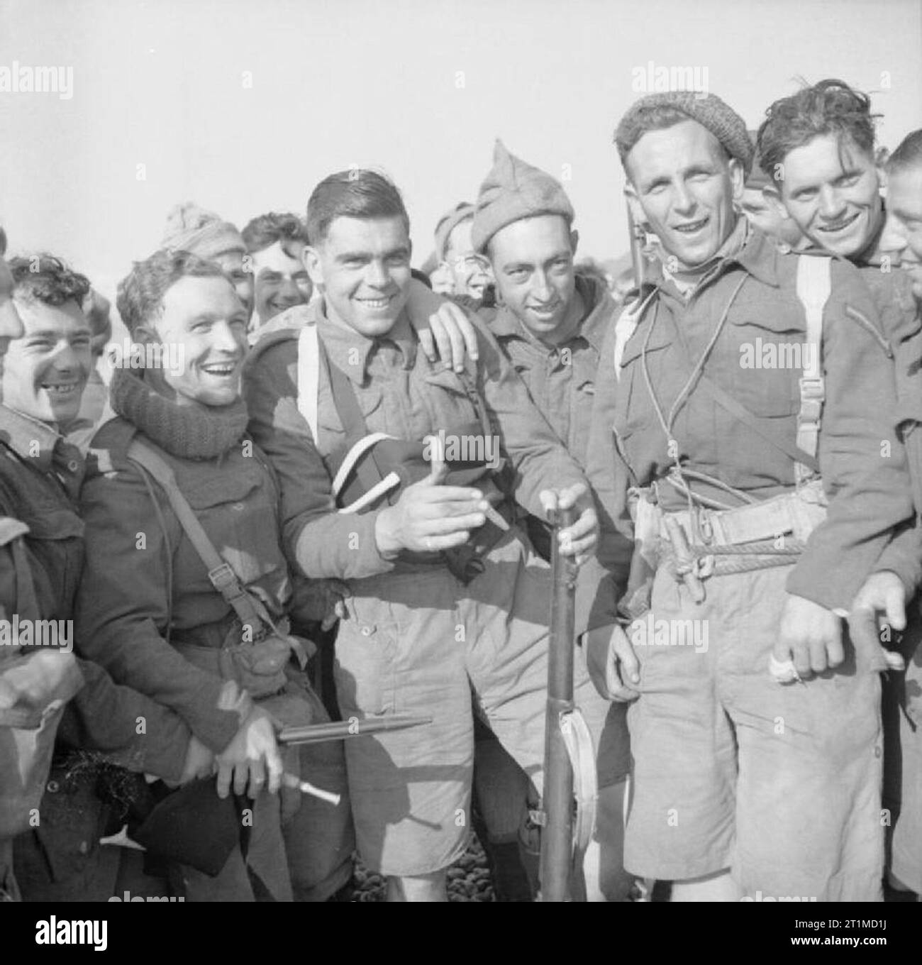 The British Army in the United Kingdom 1939-45 Men of No. 1 Commando in jovial mood at Hastings after returning from a raid on St Cecily Plage near Le Touquet on the French coast to seize Freya and Wurzburg radar equipment, 4 June 1942. Stock Photo