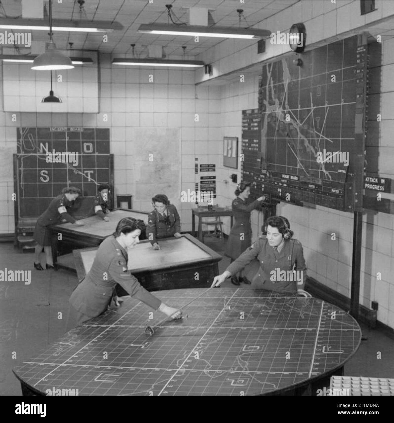 The British Army in the United Kingdom 1939-45 Interior of No. 404 Gun Operations Room (8th Anti-Aircraft Group) at Aitkenhead House, King's Park, Glasgow, 13 March 1945. Stock Photo
