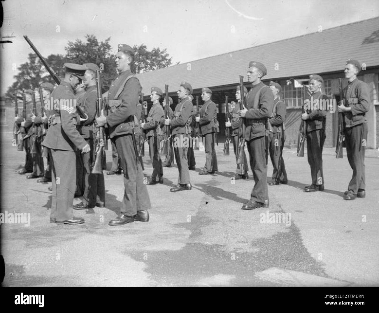 The British Army in the United Kingdom 1939-45 Recruits of the Queen's ...