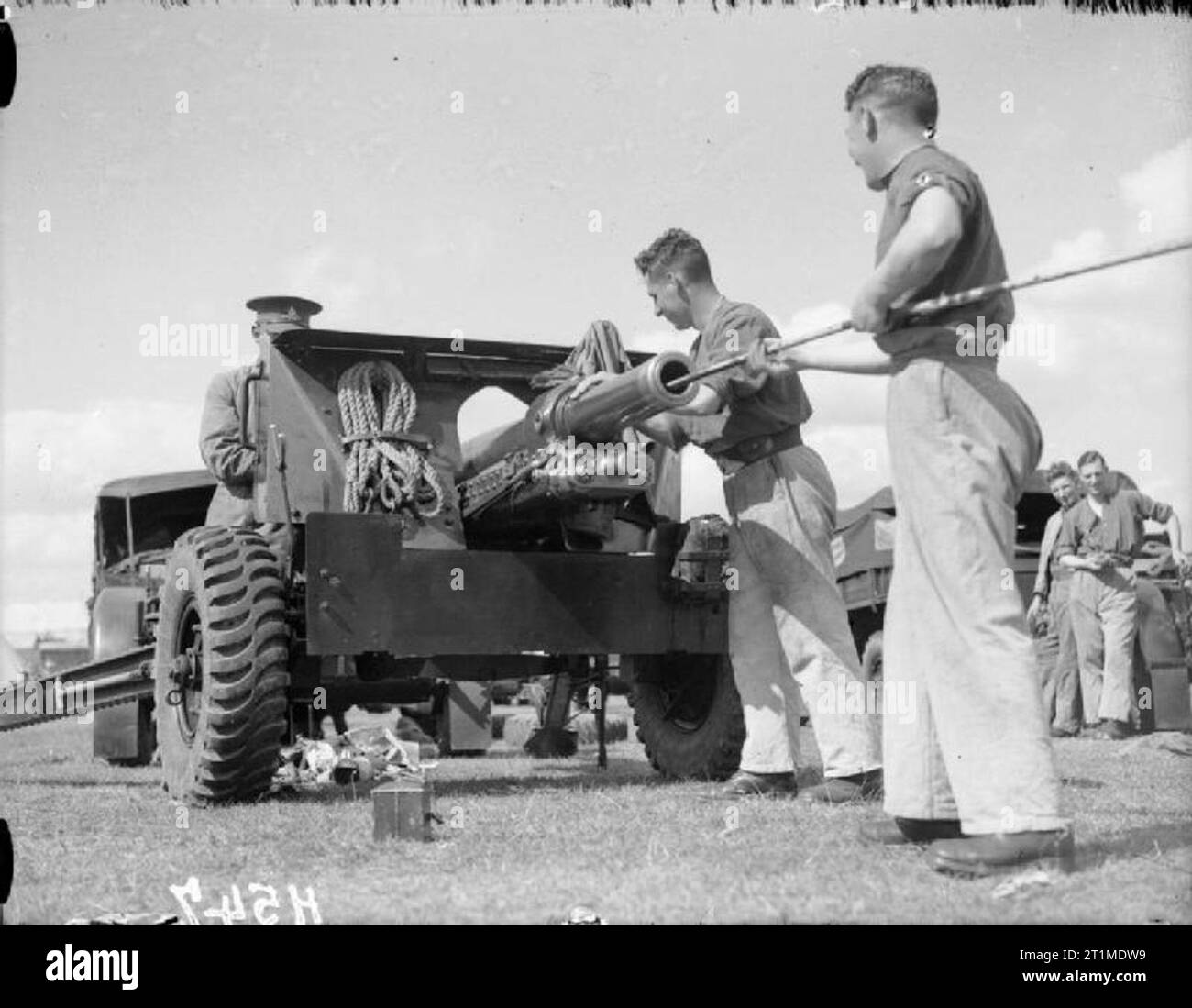 The British Army in the United Kingdom 193945 Royal Artillery gunners