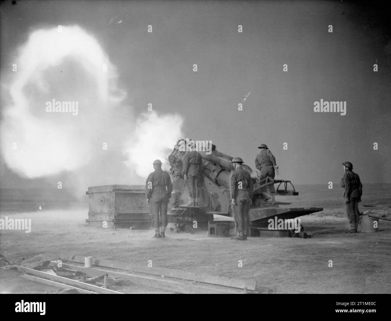 The British Army in the United Kingdom 1939-45 9.2-inch howitzer of 54th Heavy Regiment, Royal Artillery, during a practice shoot at the School of Artillery at Larkhill, 20 March 1941. Stock Photo