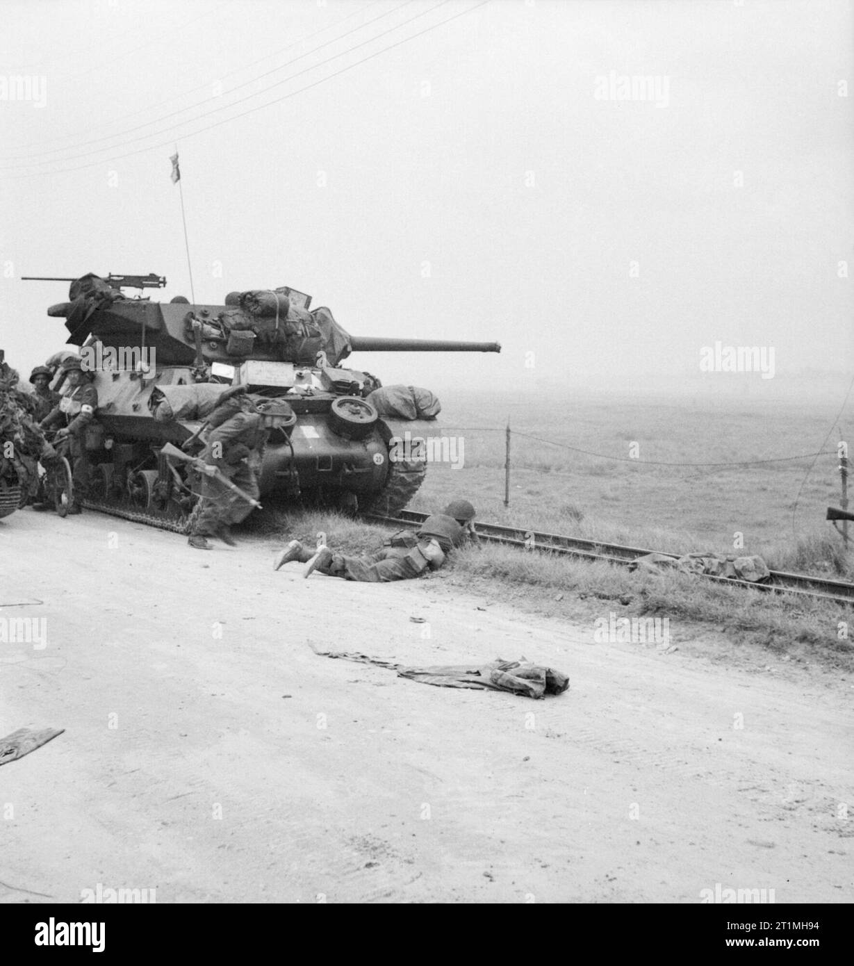 M10 Tank Destroyer moving carefully,Rânes