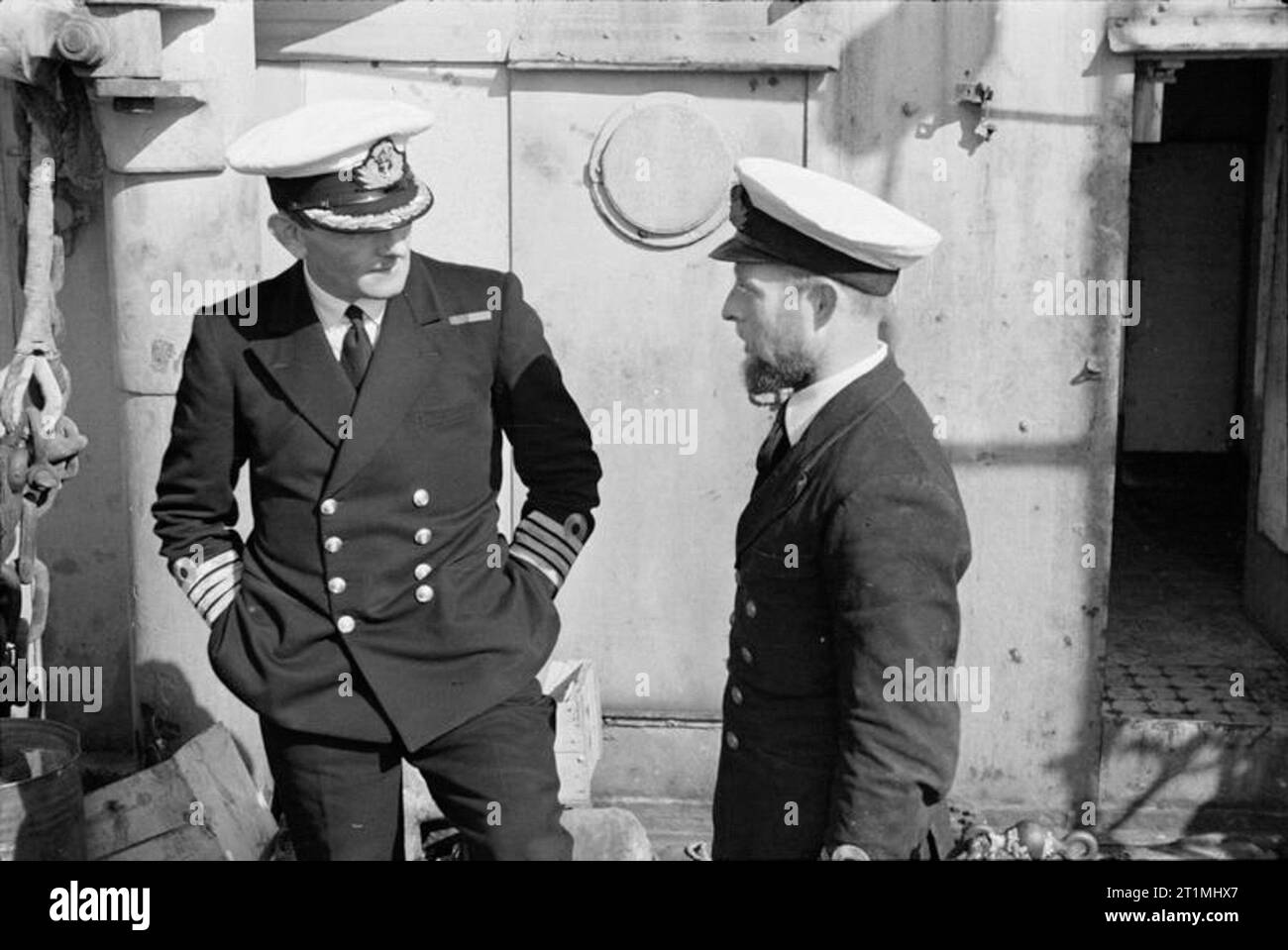 Sidelights on the Submarine Service. 26, 27 and 28 January 1943, Malta. Captain G C Phillips, DSO, RN, Submarines Malta, Talking to Lieut H B Turner, RN, Captain of HMS UNRIVALLED (ex-P45). Stock Photo