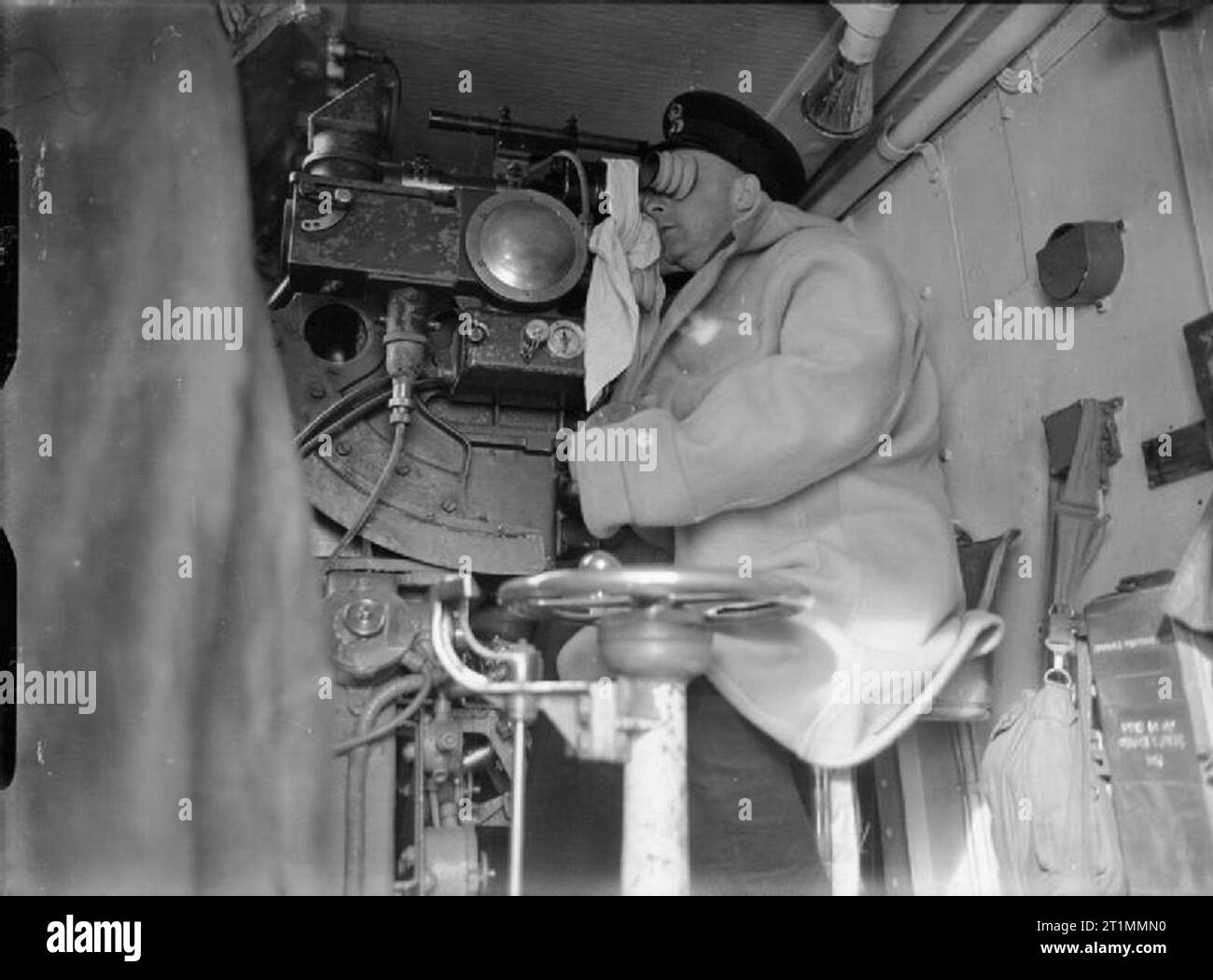 The Royal Navy during the Second World War The gunlayer looking through the sight of the director for HMS RODNEY's 16 inch guns. Stock Photo