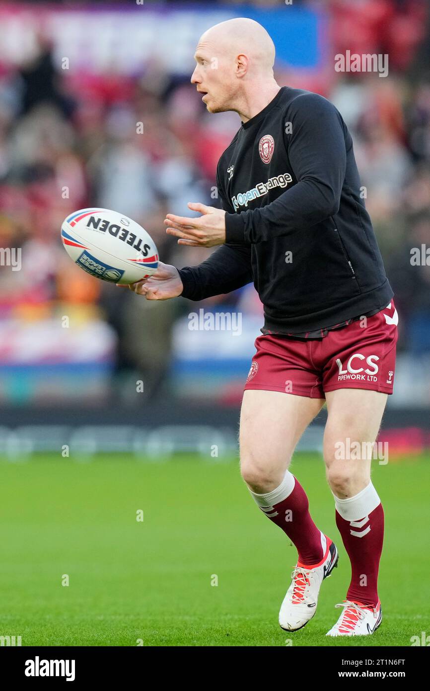 Liam Farrell #12 of Wigan Warriors warms up before the Betfred Super ...