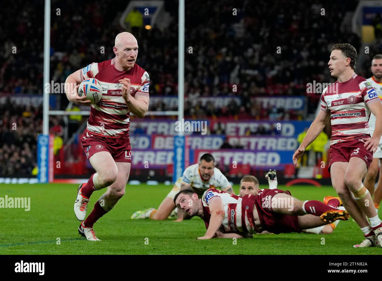 Liam Farrell #12 of Wigan Warriors makes a break during the Betfred ...