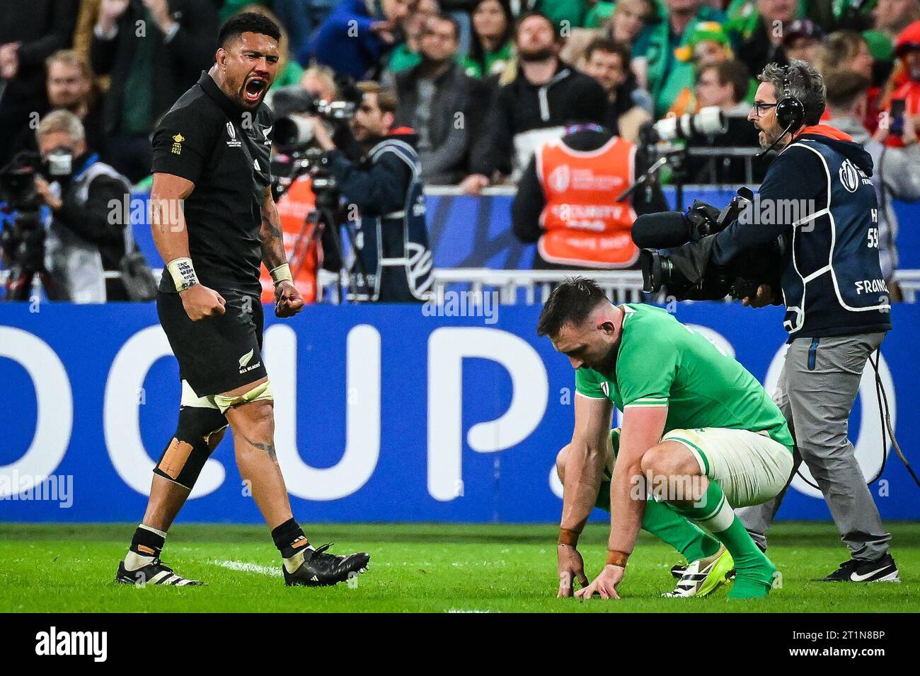 Saint-Denis, France, France. 14th Oct, 2023. Ardie SAVEA of New Zealand celebrates the victory and Jack CONAN looks dejected during the World Cup 2023, quarter-final match between Ireland and New Zealand at Stade de France on October 14, 2023 in Saint-Denis near Paris, France. (Credit Image: © Matthieu Mirville/ZUMA Press Wire) EDITORIAL USAGE ONLY! Not for Commercial USAGE! Credit: ZUMA Press, Inc./Alamy Live News Stock Photo
