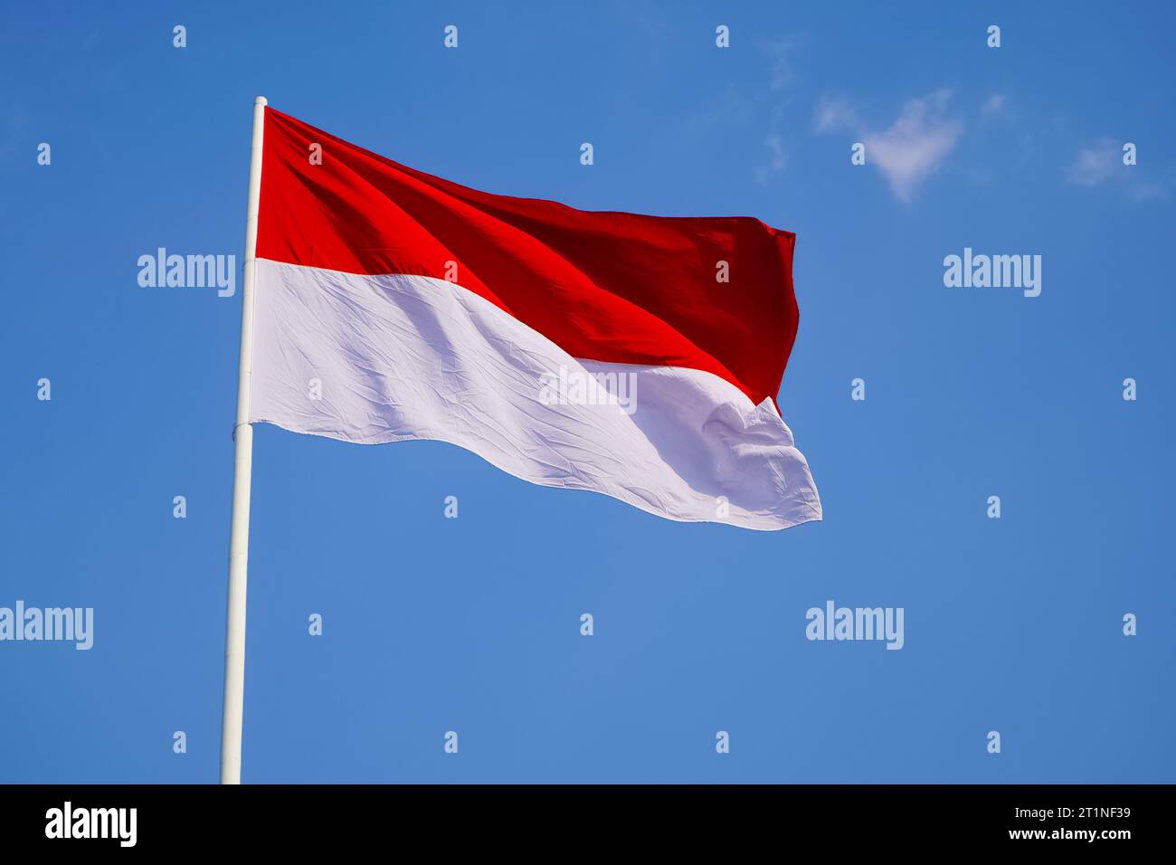 Indonesian Flag, The Red and white Flag, national symbol of Indonesia with  two horizontal bands, red (top) and white (bottom Stock Photo - Alamy, image size:1300x956