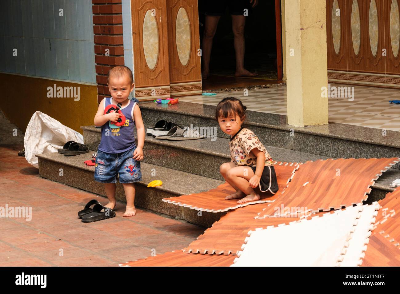 Long Khe, Bac Ninh Province, Vietnam. Children on their Doorstep. Stock Photo