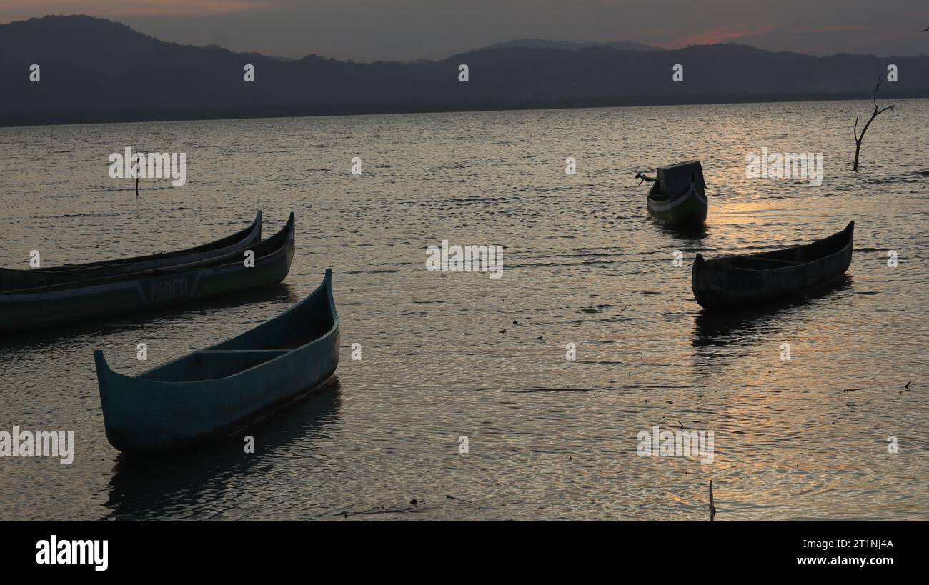 Silhouette of a boat in the sea at sunset Stock Photo - Alamy