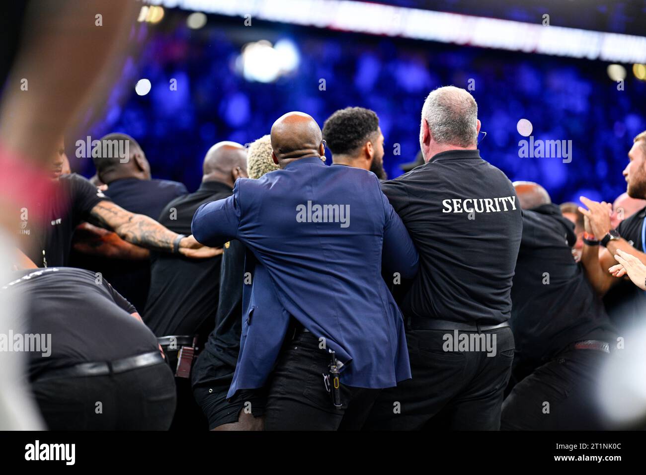 Manchester, UK. A mass brawl breaks out in the ring during Logan Paul and Dillon Danis' Prime Card boxing match at Manchester Arena. Paul won by disqualification follwing the brawl. Credit: Benjamin Wareing/ Alamy Live News Stock Photo