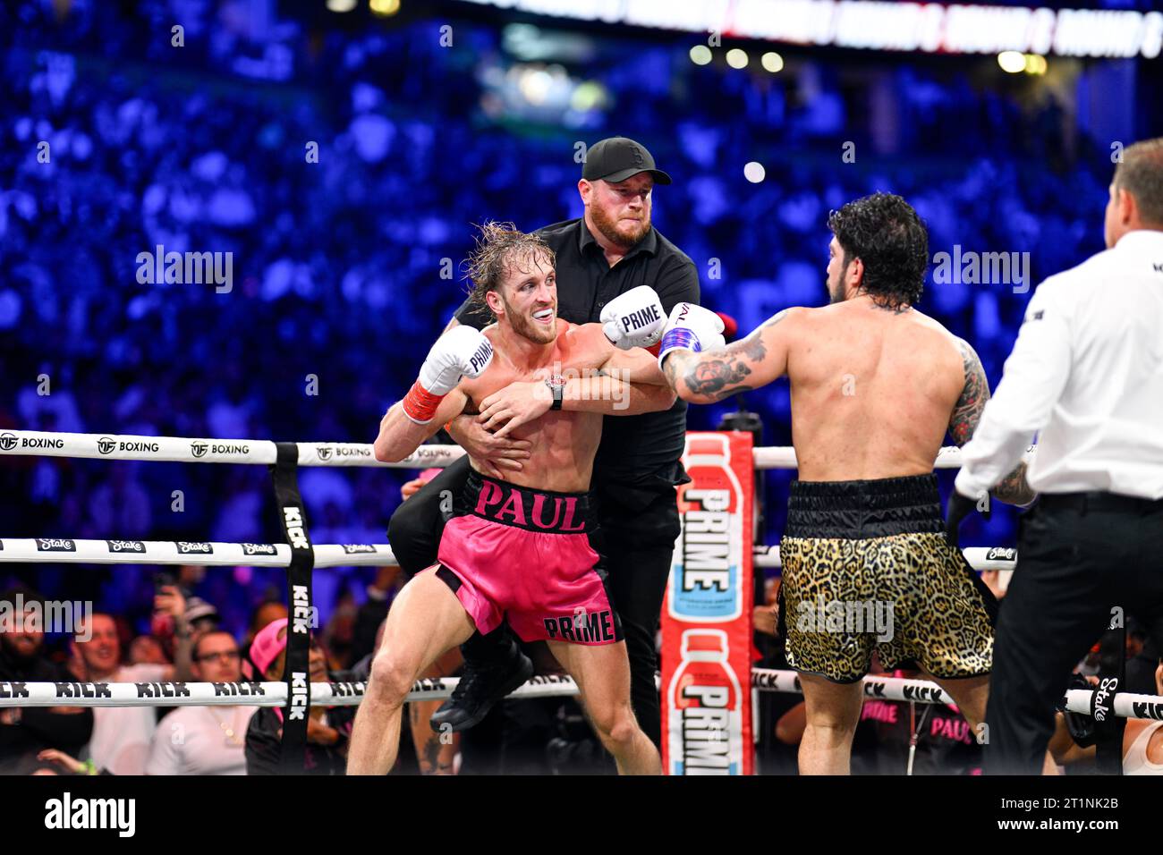 Manchester, UK. A mass brawl breaks out in the ring during Logan Paul and Dillon Danis' Prime Card boxing match at Manchester Arena. Paul won by disqualification follwing the brawl. Credit: Benjamin Wareing/ Alamy Live News Stock Photo