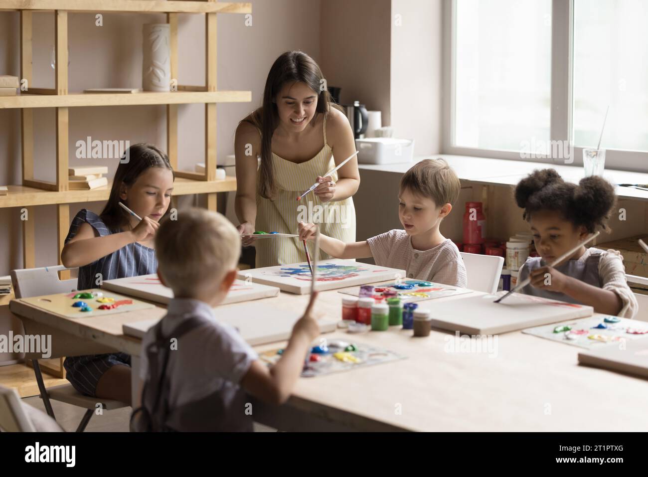 Female kids children artist hi-res stock photography and images - Alamy
