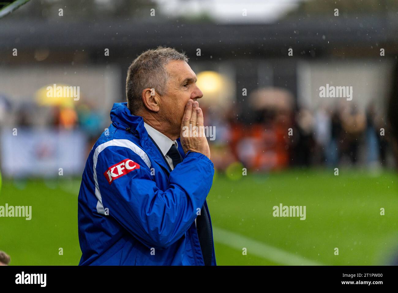 Bundoora, Australia. 15 October, 2023. Melbourne Victory Coach Jeff Hopkins shouts instructions to his team during the second half. Credit: James Forrester/Alamy Live News Stock Photo