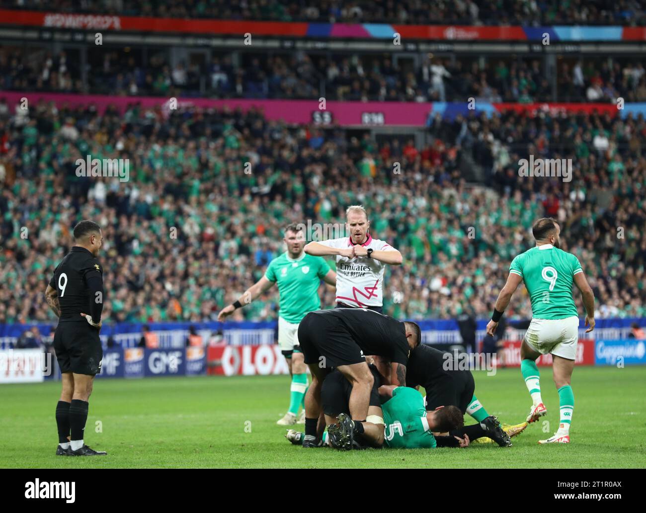 Wayne barnes scrum hi-res stock photography and images - Alamy