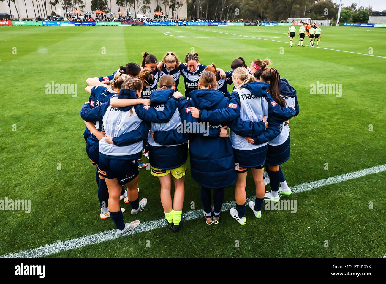 Melbourne, Victoria, Australia. 15th Oct, 2023. MELBOURNE, AUSTRALIA - OCTOBER 15: Melbourne Victory team huddle before playing Brisbane Roar at La Trobe University Sports Fields on October 15, 2023 in Melbourne, Australia (Credit Image: © Chris Putnam/ZUMA Press Wire) EDITORIAL USAGE ONLY! Not for Commercial USAGE! Stock Photo