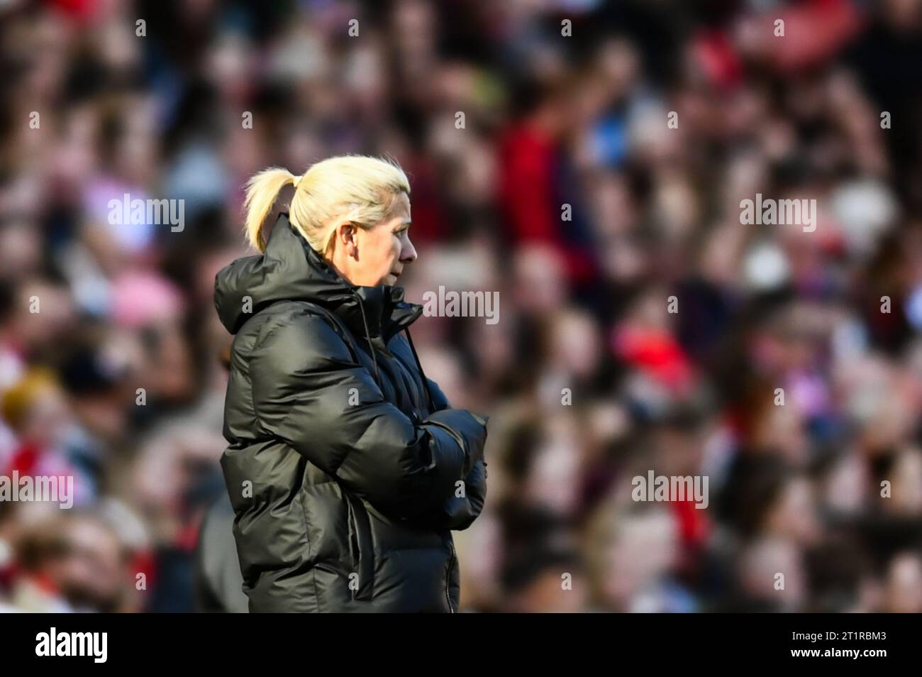 London, UK. 15th October 2023. Manager Carla Ward (Manager Aston Villa) looks on during the Barclays FA Women's Super League match between Arsenal and Aston Villa at the Emirates Stadium, London on Sunday 15th October 2023. (Photo: Kevin Hodgson | MI News) Credit: MI News & Sport /Alamy Live News Stock Photo