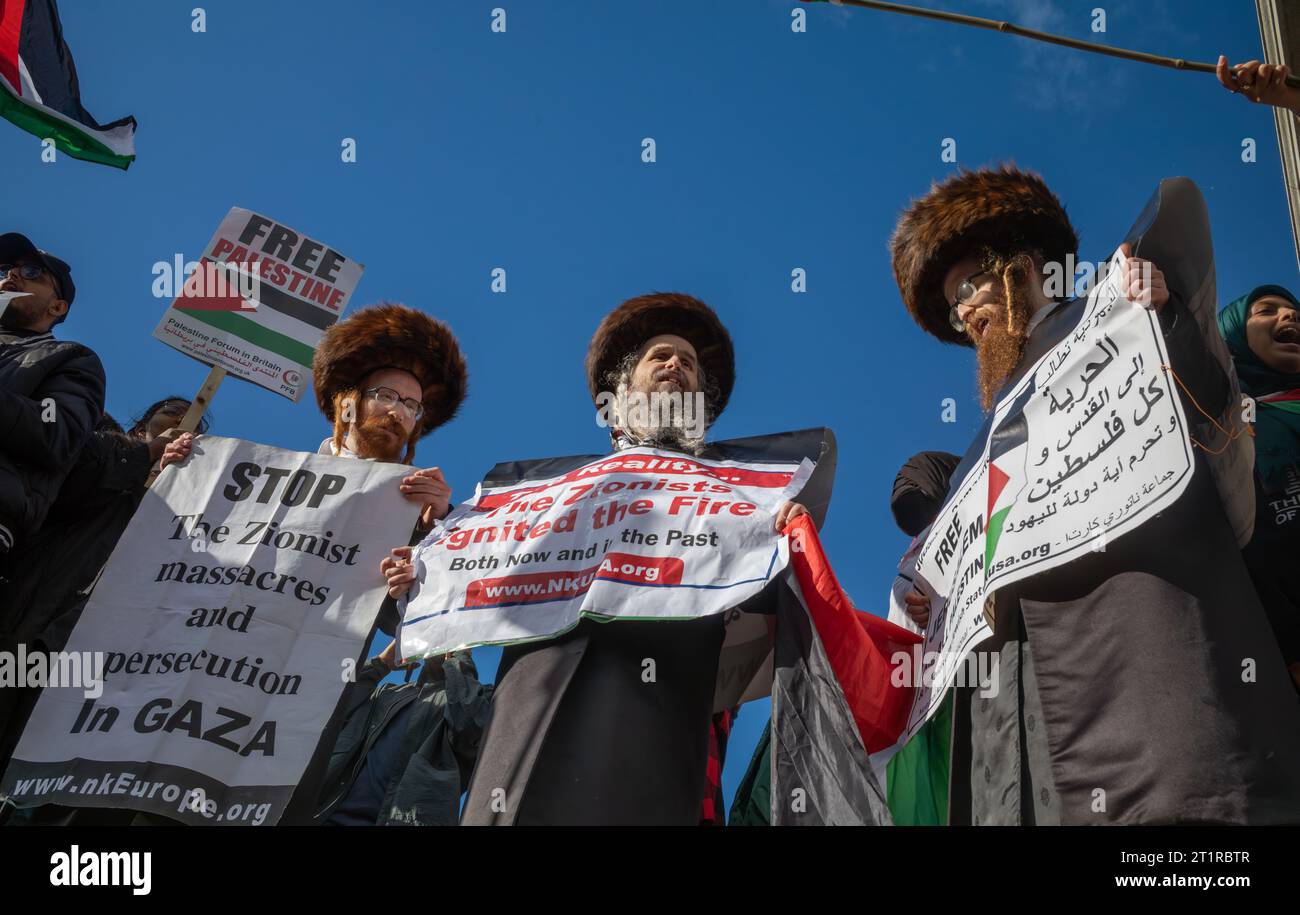 London, UK. 14 Oct 2023: Men from the anti-Zionist Haredi Jewish group Neturei Karta, or Guardians of the City, protest at Trafalgar Square in support Stock Photo