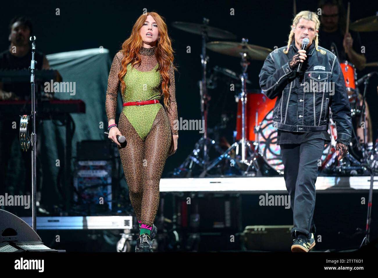 San Francisco, USA. 14th Oct, 2023. SAN FRANCISCO, CALIFORNIA - OCTOBER 14: Hannah Hooper and Christian Zucconi of Grouplove perform at Chase Center on October 14, 2023 in San Francisco, California. Photo: Chrsitopher Victorio/imageSPACE Credit: Imagespace/Alamy Live News Stock Photo