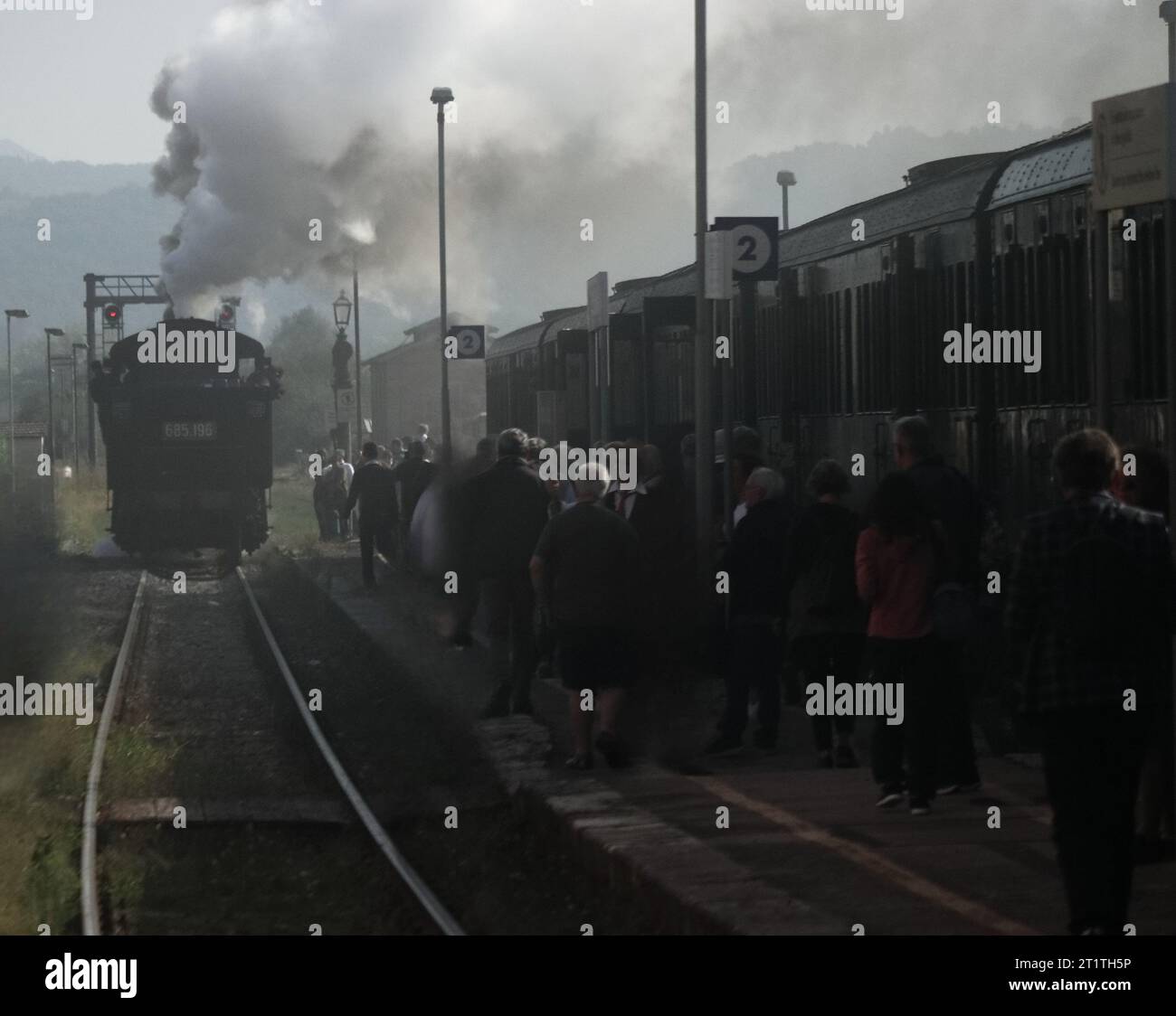 the-historic-train-of-the-val-d-orcia-in-tuscany-italy-stock-photo-alamy