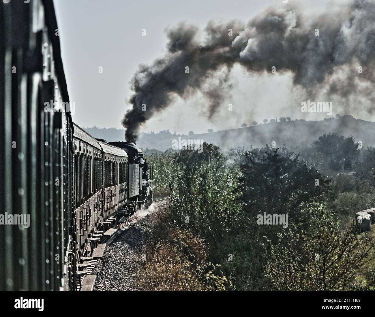 the-historic-train-of-the-val-d-orcia-in-tuscany-italy-stock-photo-alamy